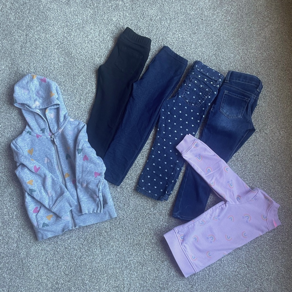 4T girls clothing. 2 jeans, 2 stretch pants, 2 sweatshirts.